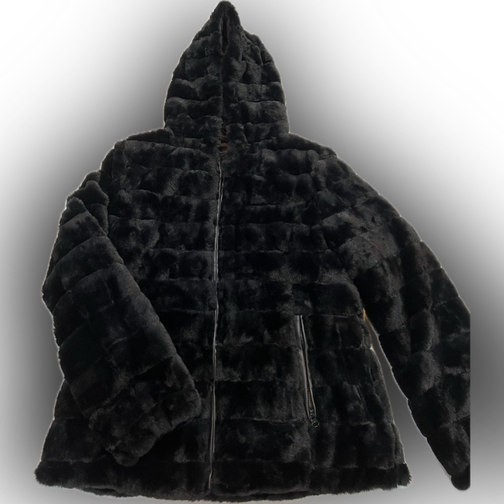 New Reversible Black faux fur with hood doble sided perfect for cold weather